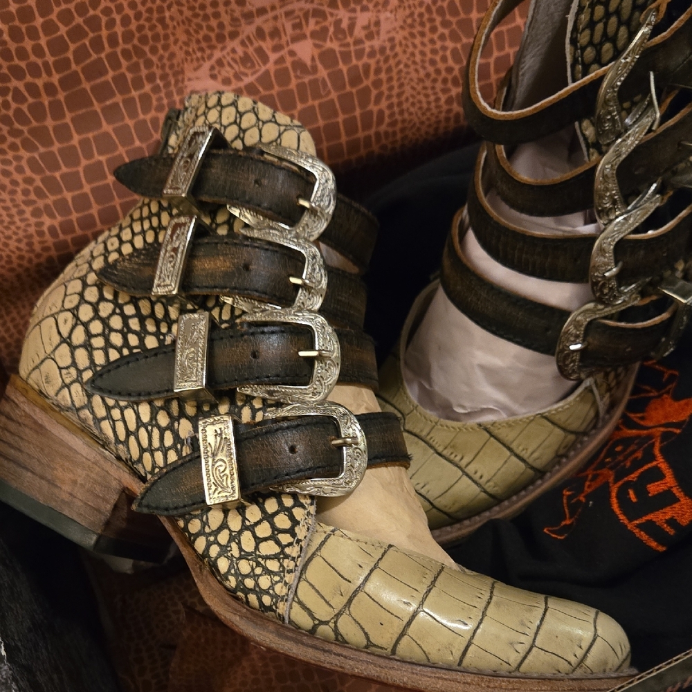 Freebird Tan and Black Ankle Boots - Picture 2 of 4